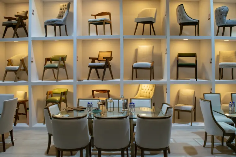 Muro de sillas de Muebles Huizar en Expo Mueble Internacional